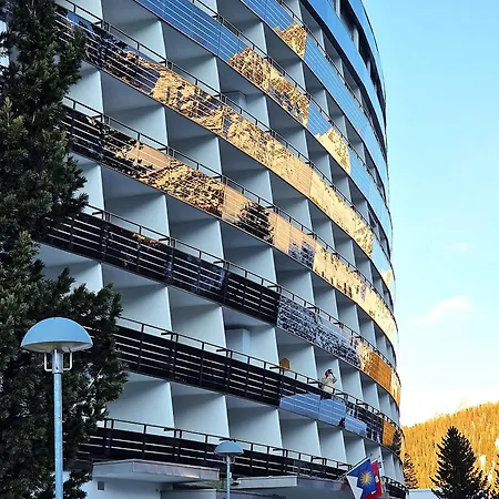 Wunderschoene Mitten In Arosa